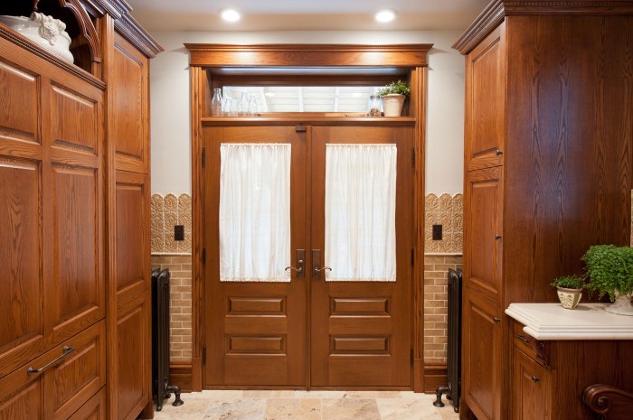 Double door with sidelights and transom